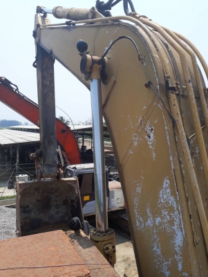 ขาย ด่วน รถ PC 200-3 ขาย ด่วน รถ PC 200-3