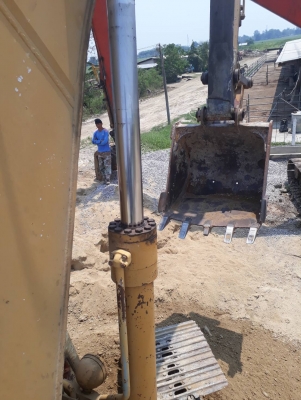 ขาย ด่วน รถ PC 200-3 ขาย ด่วน รถ PC 200-3