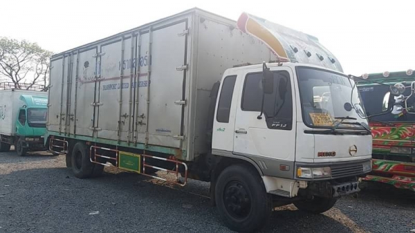 ขาย 350,000 รถหกล้อตุ้แห้ง HINO FF177 เครื่อง EH 700- 168แรง ตู้ยาว 7.20 หัวบาง ยางดี คีชซีสวย เครื่องดี เกียร์ดี เอกสารเล่มทะเบียน รถสวยพร้อมใช้ รถอยู่ กทม.แจ้งวัฒนะ 090-772-3710 090-772-3708