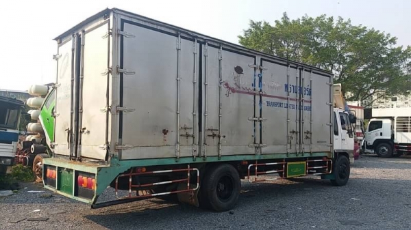 ขาย 350,000 รถหกล้อตุ้แห้ง HINO FF177 เครื่อง EH 700- 168แรง ตู้ยาว 7.20 หัวบาง ยางดี คีชซีสวย เครื่องดี เกียร์ดี เอกสารเล่มทะเบียน รถสวยพร้อมใช้ รถอยู่ กทม.แจ้งวัฒนะ 090-772-3710 090-772-3708