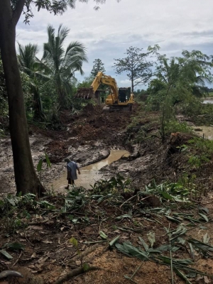 ขาย 1,790,000 KOMATSU pc 200-8 N 1 ทำงาน 9,000 ชม.ไฟฟ้าครบ เครื่องดีมาก ปั้มแรงมาก เอวแน่น ช่วงล่างเต็ม รถทำงานอยู่ เอกสารอินวอยทร์ รถอยู่ อ่างทอง 090-772-3710 090-772-3708