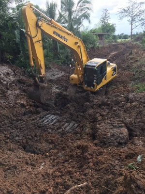 ขาย 1,790,000 KOMATSU pc 200-8 N 1 ทำงาน 9,000 ชม.ไฟฟ้าครบ เครื่องดีมาก ปั้มแรงมาก เอวแน่น ช่วงล่างเต็ม รถทำงานอยู่ เอกสารอินวอยทร์ รถอยู่ อ่างทอง 090-772-3710 090-772-3708