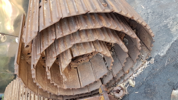 ขายเเผ่นเเทรคใส่HITACHI EX120ได้ของเเท้เเข็งสภาพสวยมากติดต่อ0800660666