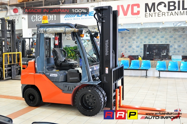 ขายรถโฟล์คลิฟท์มือสอง TOYOTA รุ่น 8FG25-12825 นำเข้าจากประเทศญี่ปุ่น 100\% ไม่เคยใช้งานในไทย