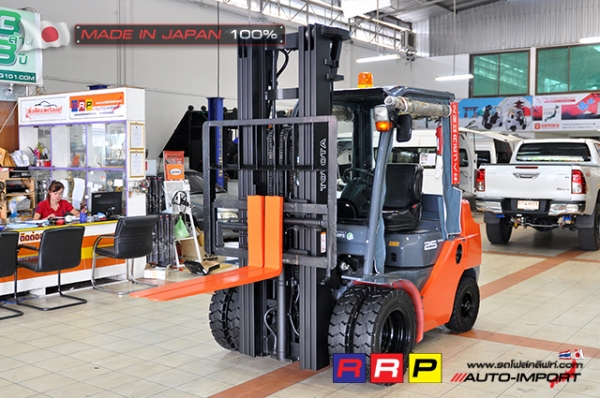 ขายรถโฟล์คลิฟท์มือสอง TOYOTA รุ่น 8FG25-12825 นำเข้าจากประเทศญี่ปุ่น 100\% ไม่เคยใช้งานในไทย