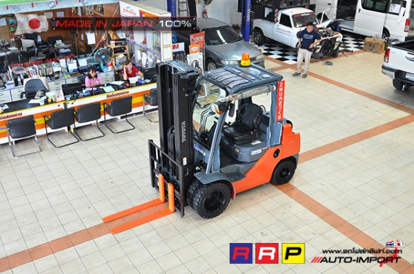 ขายรถโฟล์คลิฟท์มือสอง TOYOTA รุ่น 8FG25-12825 นำเข้าจากประเทศญี่ปุ่น 100\% ไม่เคยใช้งานในไทย