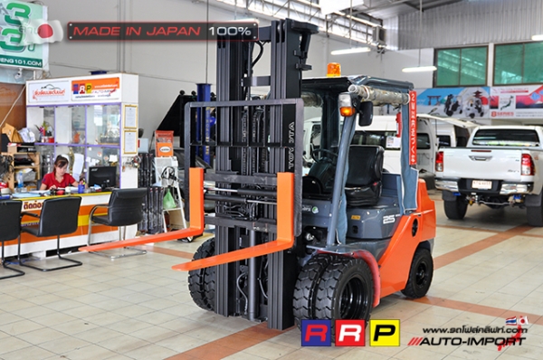 ขายรถโฟล์คลิฟท์มือสอง TOYOTA รุ่น 8FG25-12825 นำเข้าจากประเทศญี่ปุ่น 100\% ไม่เคยใช้งานในไทย