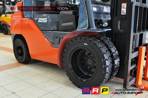 ขายรถโฟล์คลิฟท์มือสอง TOYOTA รุ่น 8FG25-12825 นำเข้าจากประเทศญี่ปุ่น 100\% ไม่เคยใช้งานในไทย