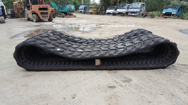 สินค้าเก่านอก ขายตามสภาพสวยๆ แทรคยางสามารถใส่กับรถขุดไซค์60,65,75 ได้ / ขนาด450*76(ข้อถี่)*8.1 /ราคาเพียง(เส้นละ :22,000 บาท) สนใจติดต่อ 0819337688