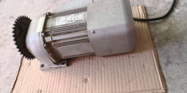 1,600 บ.ส่งถึงบ้านฟรีโทร 083-2000058 LINE ID: line832923 มอเตอร์เกียร์ทด MITSUBISHI ขนาดกำลัง 200 W.