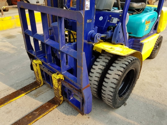 KOMATSU FG25-14,,,เครื่องเบนซิน,,,เกียร์ธรรมดา,,,เสาสูง4เมตร,,,งาเท*ฮิ้งค์*,,,ล้อหน้าคู่,,,บริการติดตั่งระบบแก๊สฟรี,,,สนใจติดต่อ083-062-0223(ปอน)