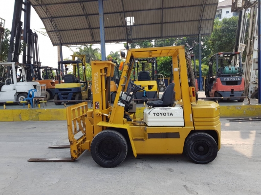 TOYOTA 5FD25 ,,,เครื่องดีเซล,,,เกียร์ออโต้,,,เสาสูง4เมตรเข้าตู้,,,งาเทได้,,,เครื่องดีเกียร์ดี,,,รถนำเข้าพร้อมใช้งาน,,,สนใจติดต่อ083-062-0223(ปอน