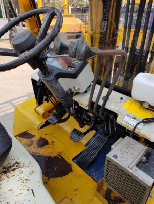 TOYOTA 5FD25 ,,,เครื่องดีเซล,,,เกียร์ออโต้,,,เสาสูง4เมตรเข้าตู้,,,งาเทได้,,,เครื่องดีเกียร์ดี,,,รถนำเข้าพร้อมใช้งาน,,,สนใจติดต่อ083-062-0223(ปอน