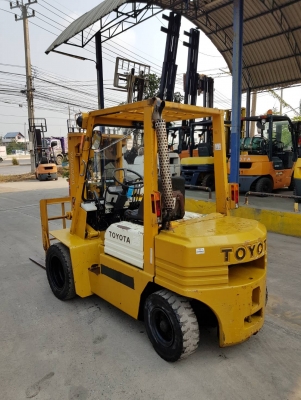 TOYOTA 5FD25 ,,,เครื่องดีเซล,,,เกียร์ออโต้,,,เสาสูง4เมตรเข้าตู้,,,งาเทได้,,,เครื่องดีเกียร์ดี,,,รถนำเข้าพร้อมใช้งาน,,,สนใจติดต่อ083-062-0223(ปอน