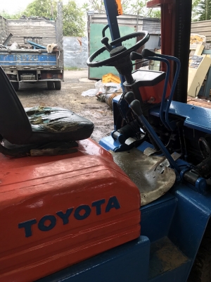 ขายรถโฟคลิป TOYOTA 2.5 ตัน เบนซิล งายกสูง3เมตร