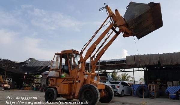 FROM JAPANรถตักล้อยางKOMATSU-SD25 เกียร์ทอร์ค/มีเก๋ง/เครื่องยนต์KOMATSU-6D95L- 6สูบ/ความจุของบุ๊งกี๋ประมาณ:2.5คิว /ยกสูงประมาณ3.40เมตร / ราคาเพียง 320,000 บาท สนใจติดต่อ 0819337688