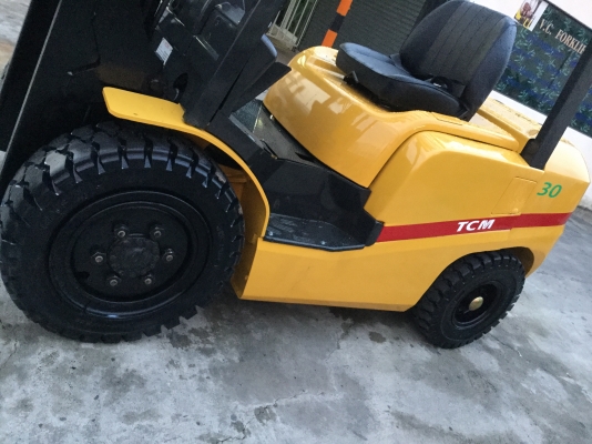 ขาย โฟรคลิฟท์  ทีซีเอ็ม 3 ตัน เสาเข้าตู้ 4.5 เมตร