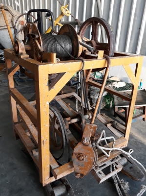 ลิฟท์กระป๋องขนาดใหญ่ เหล็กหนา แข็งแรง สภาพดี