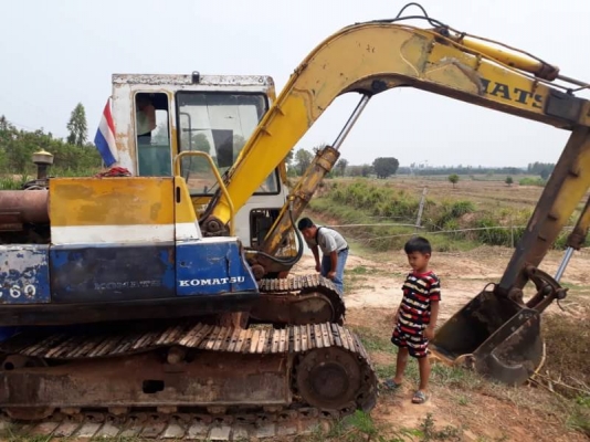 KOMATSU PC 60-5 + เทนเลอร์ 6ล้อ