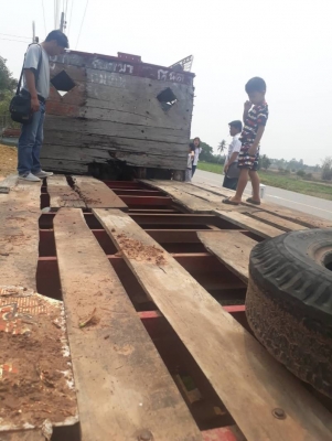 KOMATSU PC 60-5 + เทนเลอร์ 6ล้อ