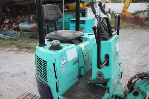 ขายรถขุด เก่าญี่ปุ่นพร้อมใช้งาน สนใจติดต่อ 086-324-1992