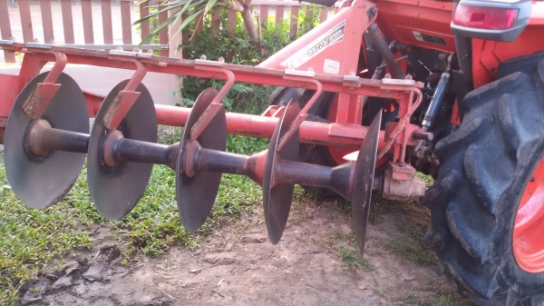 นั่งขับ 36แรง อุปกรณ์ 2 ชิ้น ดันหน้า ผาลหลัง เล่มทะเบียน พร้อม เครื่องดี