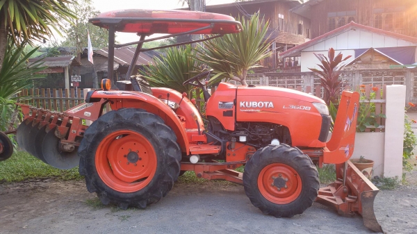 นั่งขับ 36แรง อุปกรณ์ 2 ชิ้น ดันหน้า ผาลหลัง เล่มทะเบียน พร้อม เครื่องดี