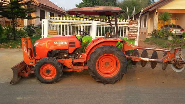 นั่งขับ 36แรง อุปกรณ์ 2 ชิ้น ดันหน้า ผาลหลัง เล่มทะเบียน พร้อม เครื่องดี