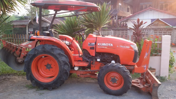 นั่งขับ 36แรง อุปกรณ์ 2 ชิ้น ดันหน้า ผาลหลัง เล่มทะเบียน พร้อม เครื่องดี