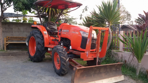 นั่งขับ 36แรง อุปกรณ์ 2 ชิ้น ดันหน้า ผาลหลัง เล่มทะเบียน พร้อม เครื่องดี