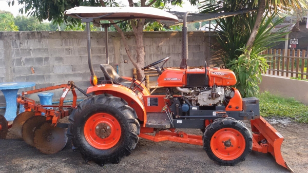 นั่งขับ KRT140 ดันหน้า ผาลหลัง ล้อเหล็ก เล่มทะเบียนพร้อม ระบบแบตใช้ได้ มีไฮโดรลิคหลัง