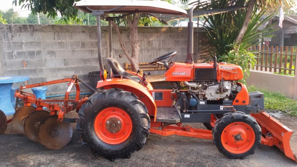 นั่งขับ KRT140 ดันหน้า ผาลหลัง ล้อเหล็ก เล่มทะเบียนพร้อม ระบบแบตใช้ได้ มีไฮโดรลิคหลัง