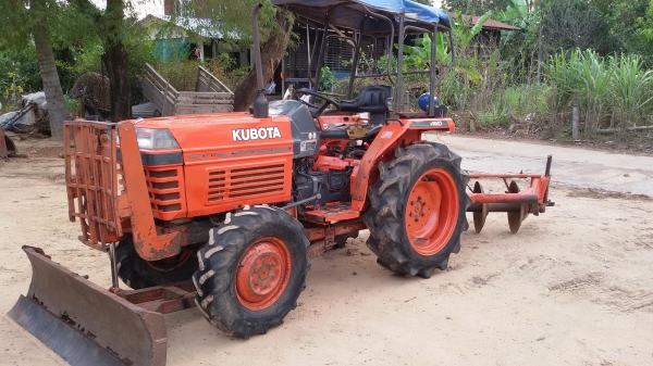 L2605 DT ดันหน้า ผาลหลัง เล่มทะเบียนพร้อม เครื่อง 3สูบพร้อมใช้งาน L2605 DT ดันหน้า ผาลหลัง เล่มทะเบียนพร้อม เครื่อง 3สูบพร้อมใช้งาน