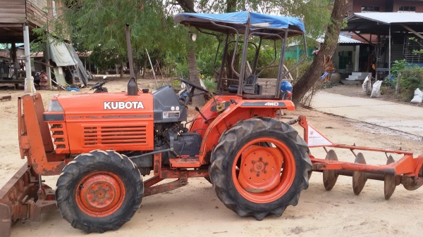 L2605 DT ดันหน้า ผาลหลัง เล่มทะเบียนพร้อม เครื่อง 3สูบพร้อมใช้งาน L2605 DT ดันหน้า ผาลหลัง เล่มทะเบียนพร้อม เครื่อง 3สูบพร้อมใช้งาน