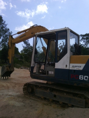 ขายรถแบคโฮ KOMATSU PC60-6 ระบบไฟเต็ม ราคา 480000
