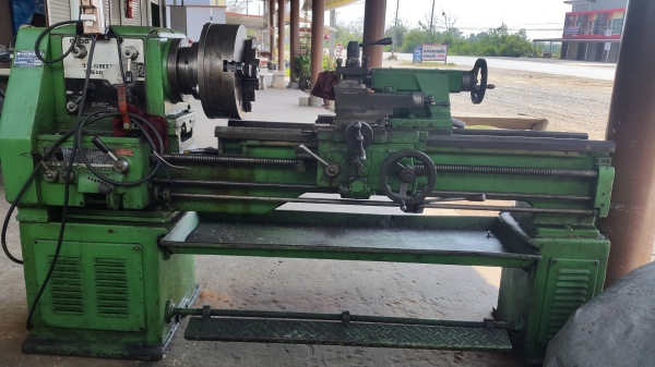 เครื่องกลึง 6 ฟุต 3 เพลา เกียร์บล็อก พร้อมใช้งาน สวยๆๆ 78,000 ด่วนๆๆๆ