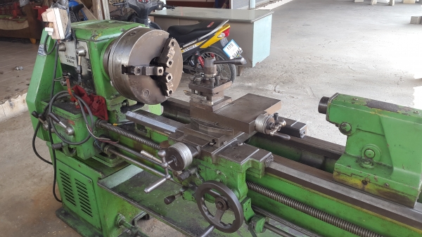 เครื่องกลึง 6 ฟุต 3 เพลา เกียร์บล็อก พร้อมใช้งาน สวยๆๆ 78,000 ด่วนๆๆๆ