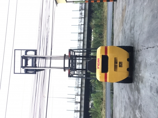 ขาย โฟรคลิฟท์  ทีซีเอ็ม 3 ตัน เสาเ 4 เมตร