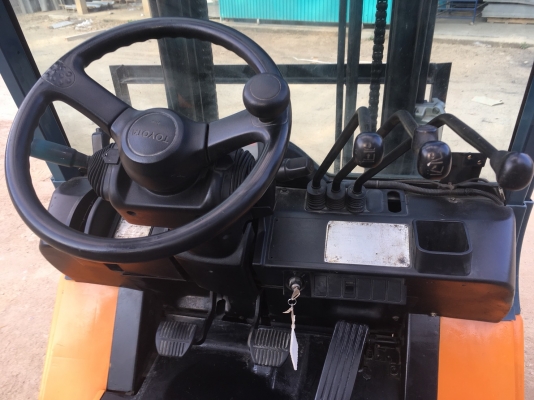 ขายด่วน TOYOTA. 7FD25 ดีเซล งาสไลด์ เกียร์ออโต้ เสา 3 เมตร ขายด่วน TOYOTA. 7FD25 ดีเซล งาสไลด์ เกียร์ออโต้ เสา 3 เมตร