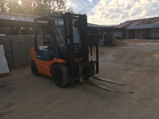 ขายด่วน TOYOTA. 7FD25 ดีเซล งาสไลด์ เกียร์ออโต้ เสา 3 เมตร ขายด่วน TOYOTA. 7FD25 ดีเซล งาสไลด์ เกียร์ออโต้ เสา 3 เมตร