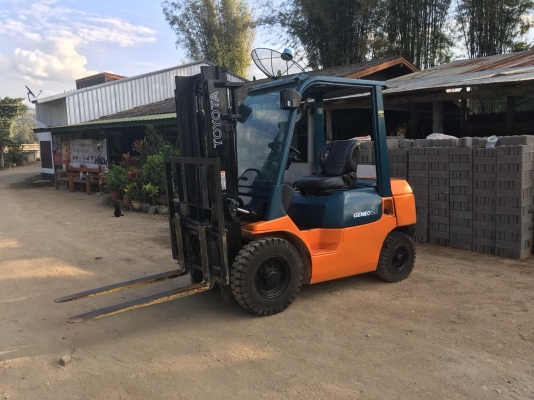 ขายด่วน TOYOTA. 7FD25 ดีเซล งาสไลด์ เกียร์ออโต้ เสา 3 เมตร