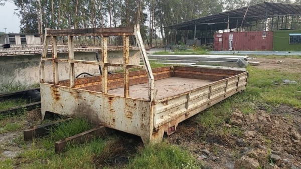 ขาย 29,000 กะบะเปิดข้างได้ กว้าง 2.50 ม.ยาว 5.20 ม.สูง 40 ซม.กะบะเหล็กสวยหนา สภาพดีมากเหมือนใหม่ กะบะอยู่ ปทุมธานี สามโคก 090-772-3710 090-772-3708