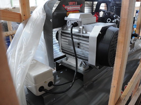 มหกรรม ลดล้างสต๊อคSALE*10บาร์ *งานนำเข้า สินค้าใหม่แกะกล่อง*เครื่องปั๊มลมASHITA UNUSED:W3090-500L. ขนาด500 ลิตร,3สูบ,10HPแรง,380V.(มอเตอร์3สาย/ไฟ3เฟส/โรงงาน)