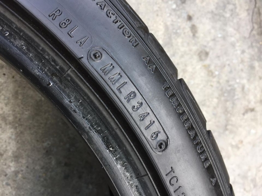 ขายยาง FALKEN FK452 245-35-20 ปี16 คู่ละ 5,500 บาท