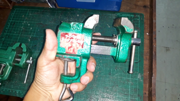 ขายปากกาจับขอบโต๊ะMADE IN JAPAN.งานเก่ารุ่น