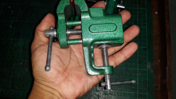 ขายปากกาจับขอบโต๊ะMADE IN JAPAN.งานเก่ารุ่น