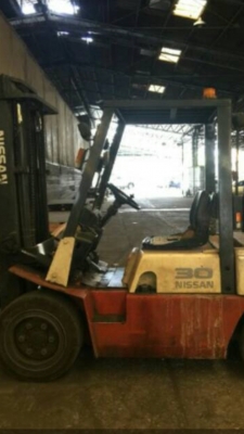 รถยกนิสสัน 3 ตัน เสาสูง 3 เมตร เครื่องดีเซล เกียร์ออโต้