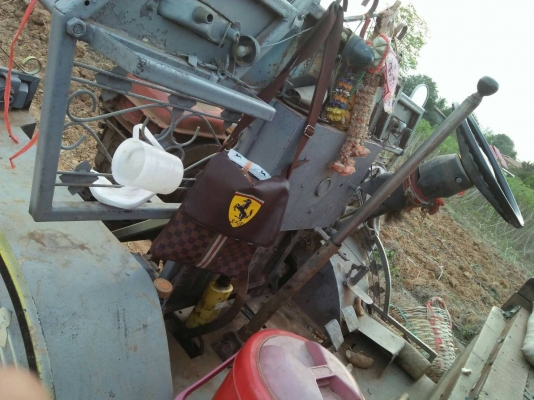 ขายรถอีแต๋นเพลาลอยมีสโลวทะเบียนพร้อมโอนเครื่อง11แรงครึ่งรถใช้งานทุกวันสนใจโทร0641019335/0807346335คับ