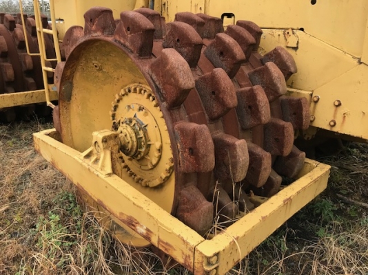 #ขาย รถบดตีนแกะ 825B นำเข้าจากญี่ปุ่น สนใจติดต่อ อำพล 090-9694506, 080-3031241 #ขาย รถบดตีนแกะ 825B นำเข้าจากญี่ปุ่น สนใจติดต่อ อำพล 090-9694506, 080-3031241