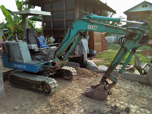 ขายรถขุดมือสอง เคริ่งอิสุ3สูบ 35แรง สนใจโทรฉลาดศิลป์ 0981912778
